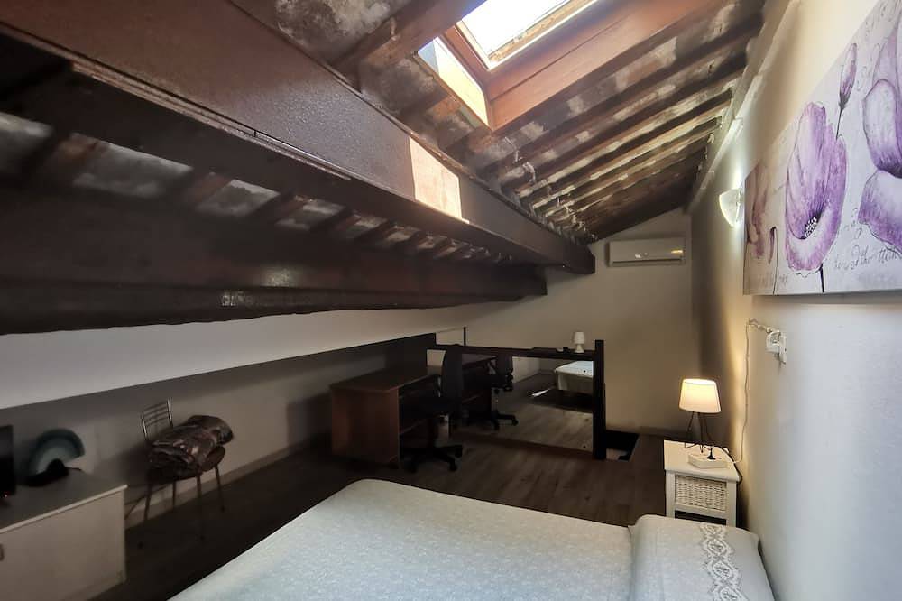 Entire apartment, Young and romantic attic in the center of Ravenna 2 beds, pedestrian area in Ravenna, Ravenna Province