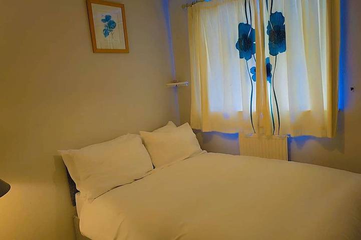 Experience Comfort and Style at Our Modern Luxury 3-Bedroom Guesthouse in Wigan\" in Wigan, Gran Mánchester