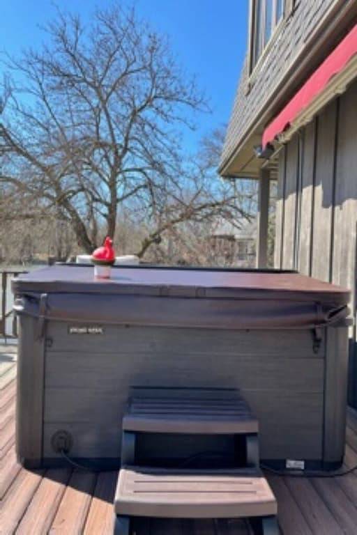 Bed and breakfasts for 5 people, with hot tub in Ohio