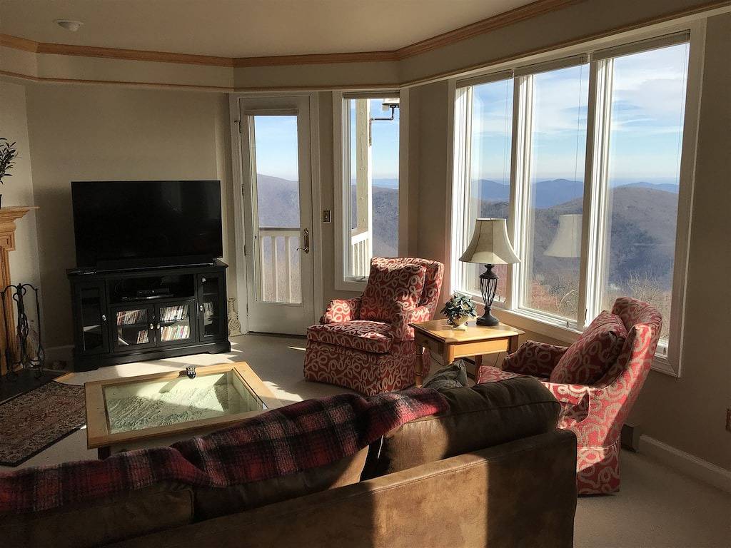 Ganze Wohnung, Kommen Sie und genießen Sie die Farben des Herbstes - atemberaubende Aussicht, 5-Sterne-Annehmlichkeiten und Zugangspässe in Wintergreen, Nelson County