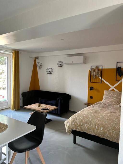 Appartement entier, Studio Apartment in Chaumont-sur-Loire, Région de Blois