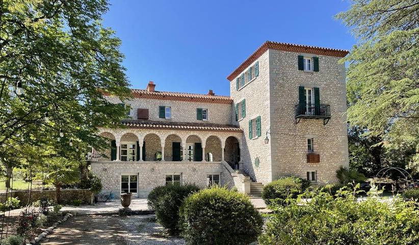 Chambre d’hôte pour 2 personnes, avec Balcon et Terrasse ainsi que Jardin et Piscine