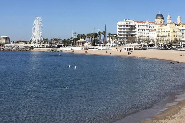 Gîte pour 4 personnes, avec terrasse dans Gare De Saint Raphael Valescure