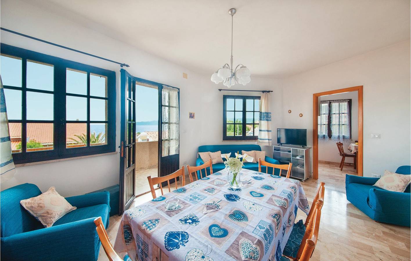 Ganze Ferienwohnung, 110qm Obergeschoss Apartment 300m zum Strand in Porto Alabe, Tresnuraghes