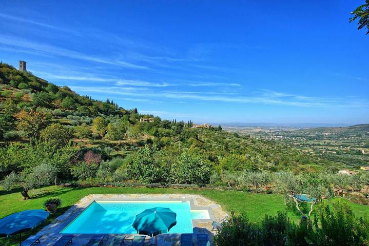 Villa for 12 personer, med balkon og pool i Cortona