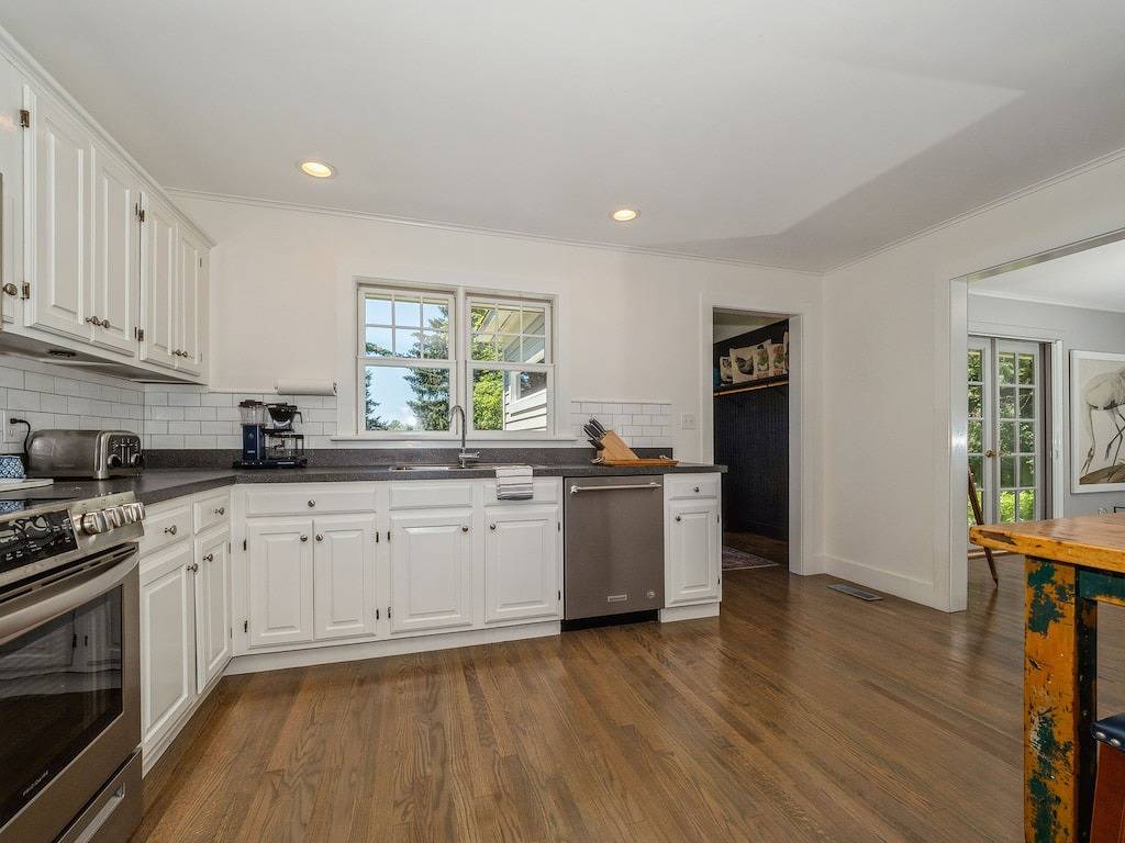 Two Bedroom Cottage Close To Town in Litchfield County