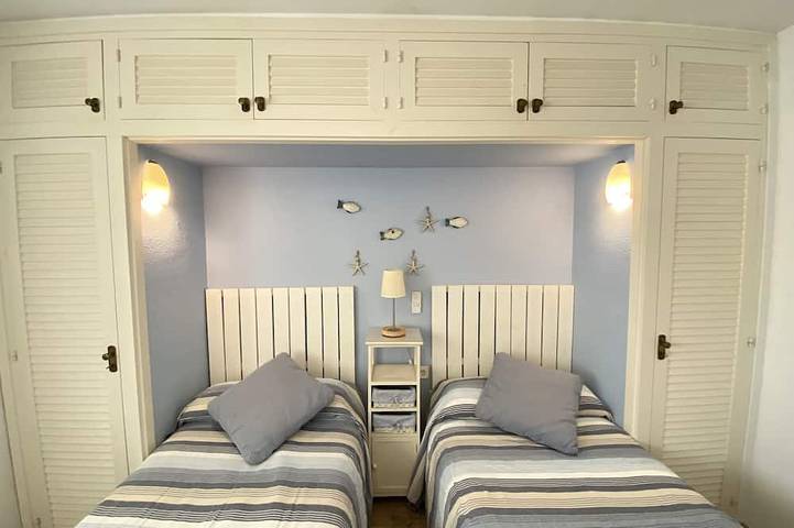 Ganze Wohnung, 1km vom Strand, wunderschöner Meerblick, Pool, Parkplatz und WIFI. in Sant Feliu de Guíxols, Costa Brava