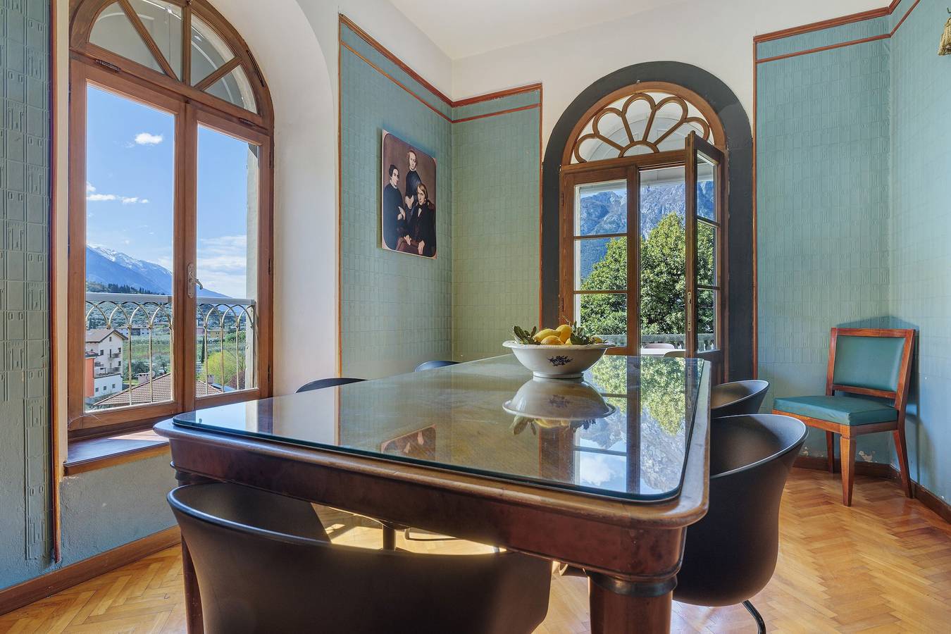 Ganze Wohnung, Historische Residenz mit Loggia und Seeblick in Riva del Garda in Riva del Garda, Gardasee-Berge
