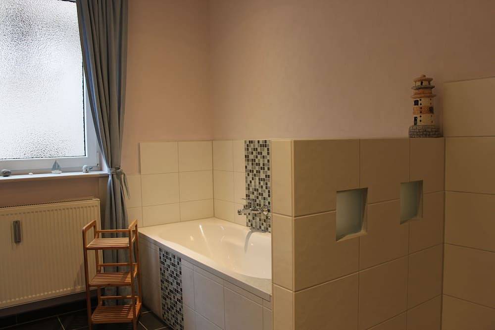 Ganze Wohnung, Große, komfortable Ferienwohnung, der Natur ganz nah, mitten im Dorf in Bodenfelde, Weserbergland