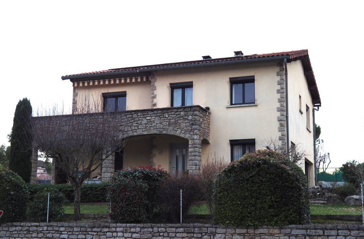 Gîte pour 4 personnes, avec balcon et piscine à Aguessac