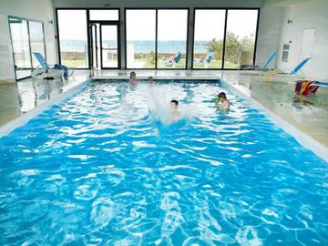 Gîte pour 6 personnes, avec terrasse et piscine, animaux acceptés à Plougasnou