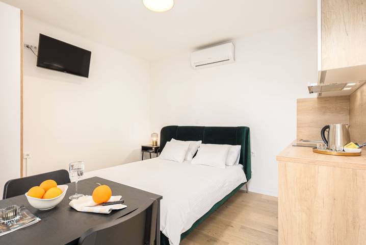 Studio für 2 Personen, mit Balkon/Terrasse und Garten in Trogir - 4
