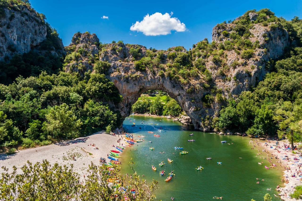 Camping Ushuaïa Villages Les Cruses in Ribes, Parc naturel régional des Monts d'Ardèche