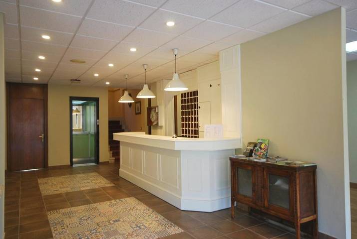 Hôtel pour 2 personnes, avec terrasse et vue ainsi que piscine et jardin dans Poo de Cabrales - 4