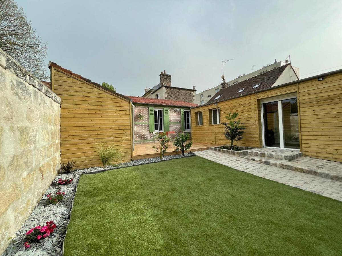 La casa verde 2 chambres 2 salles de bain 2 wc jardin in Compiègne, Oise