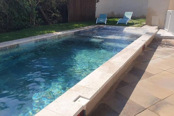 Location de vacances pour 7 personnes, avec vue ainsi que piscine et jardin, animaux acceptés à Meyreuil - 4