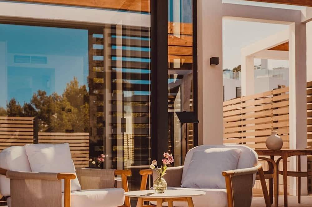 Stylish 4 Bedroom / 3 Bathroom Villa at Cala Tarida Beach - best location Ibiza in Cala Vedella, Sant Josep de sa Talaia