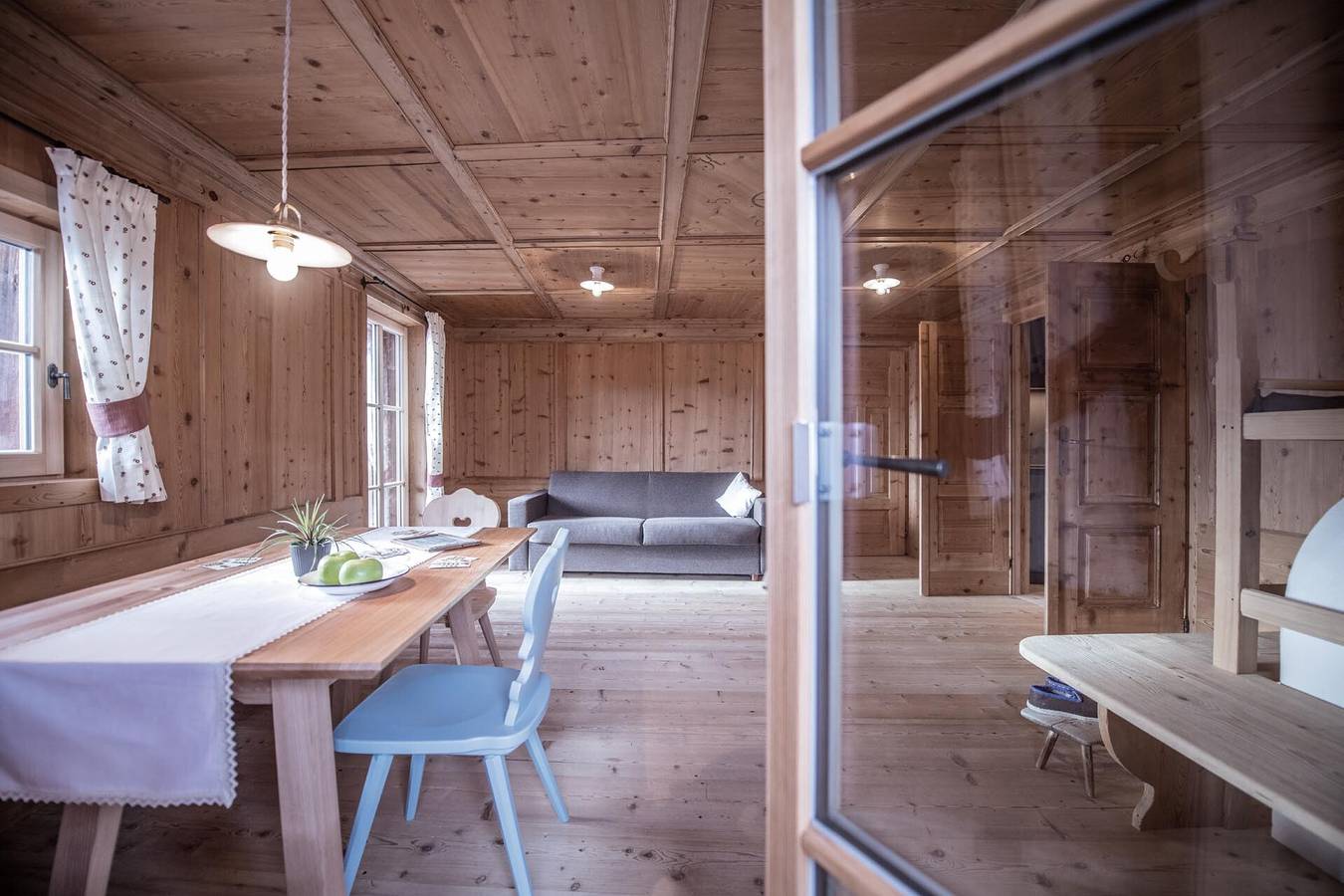 Entire apartment, Apartment 'Ciasa Somuer - Stöa' with Mountain View, Private Terrace, and Wi-Fi in Pieve di Marebbe, Mareo