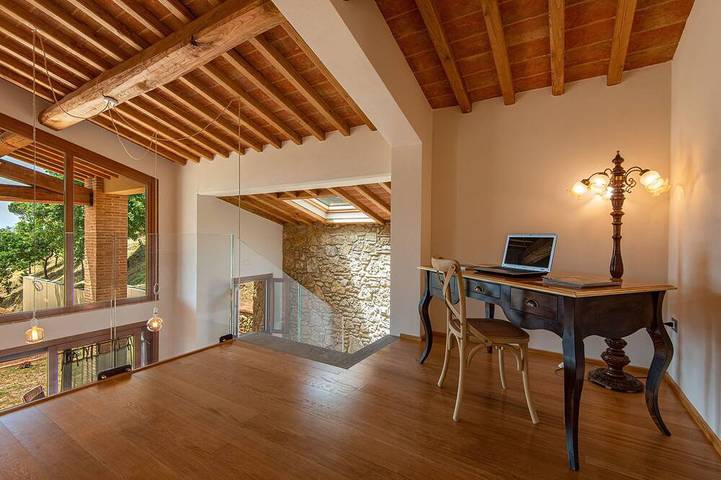 Agriturismo per 6 persone, con piscina e giardino in Montescudaio