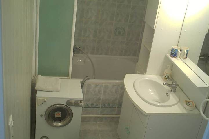 Gîte pour 4 personnes, avec jardin et terrasse dans Plage Font Brun Carqueiranne - 3