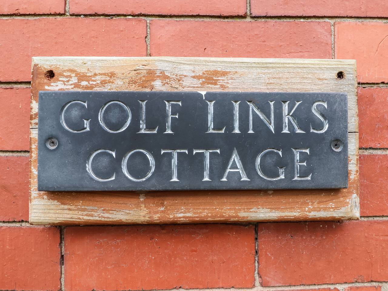 2 Golf Links Cottages in Cheshire West and Chester
