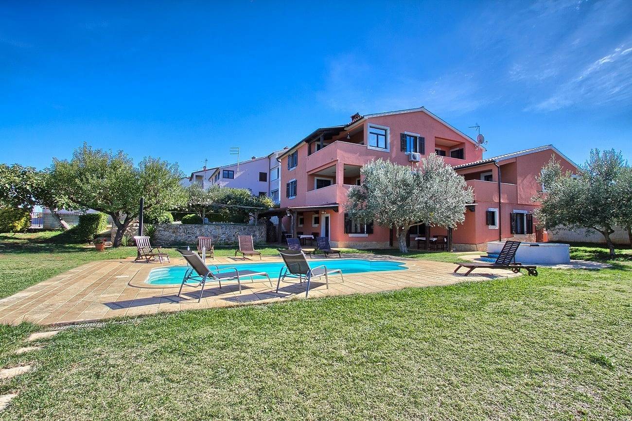 Appartement entier, 400 Meter zum Strand mit Pool, Whirlpool, Wlan in Banjole, Côte Sud d'Istrie