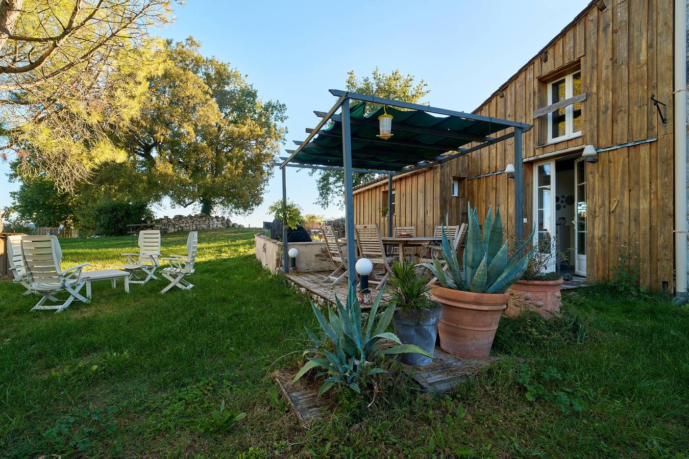 Pech Chabrol : gîte familial avec piscine et vue sur les vignes in Ribagnac, Périgord Pourpre