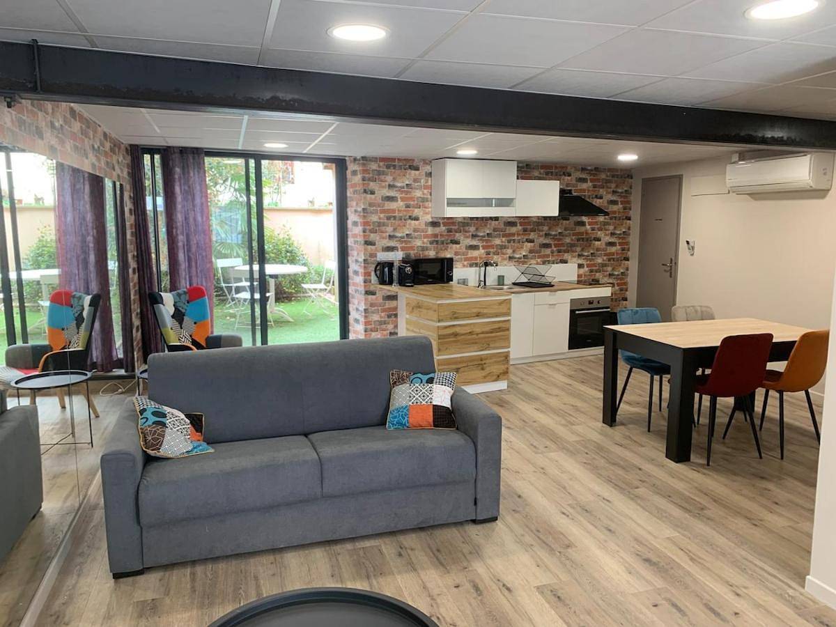 Appartement entier, One-Bedroom Apartment in Issoire, Région de Besse-et-Saint-Anastaise