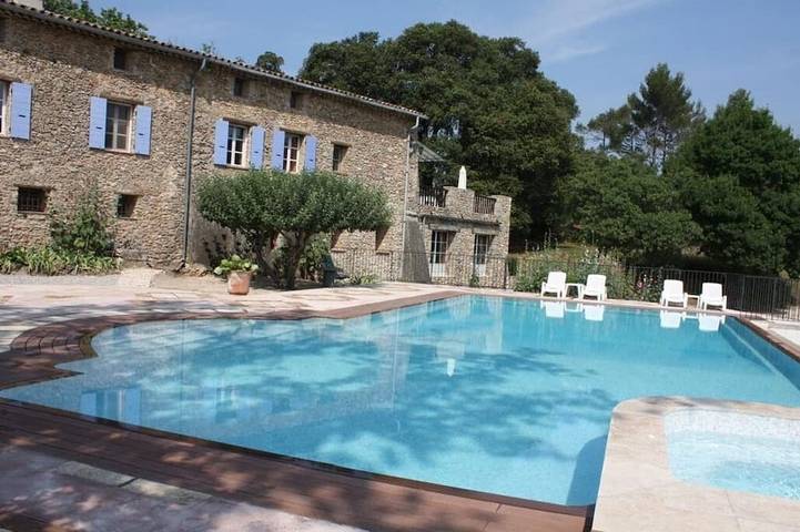 Gîte pour 2 personnes, avec Balcon et Jardin à Signes