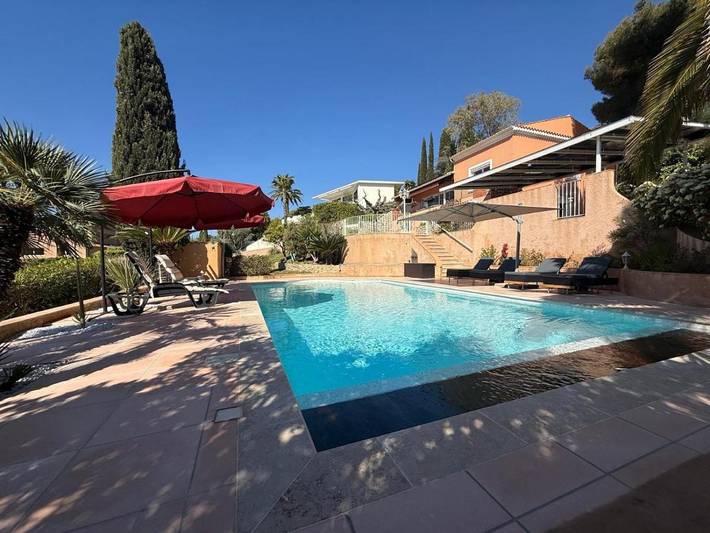 Villa pour 12 personnes, avec piscine ainsi que jardin et vue, animaux acceptés à Bandol - 3