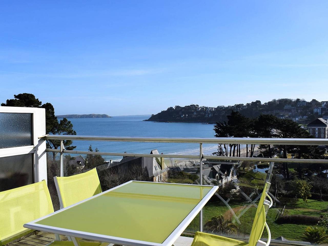 Ganze Wohnung, Schöne Wohnung mit Terrasse, Privatparkplatz und Meerblick in Perros-Guirec in Perros-Guirec, Rosa Granitküste