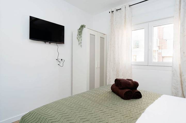 Entire apartment, New 2 bedroom apartment. 20' Barcelona center / 10' walk to the beach / 15' Forum Bcn in Sant Adrià de Besòs, Barcelonès