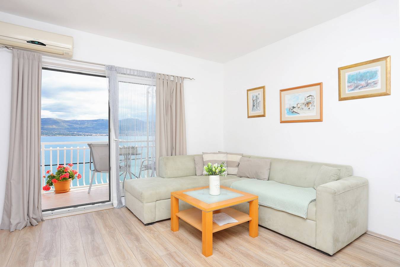 Entire apartment, Two bedroom apartment with balcony and sea view Arbanija, Čiovo A-15595-a in Arbanija, Ciovo