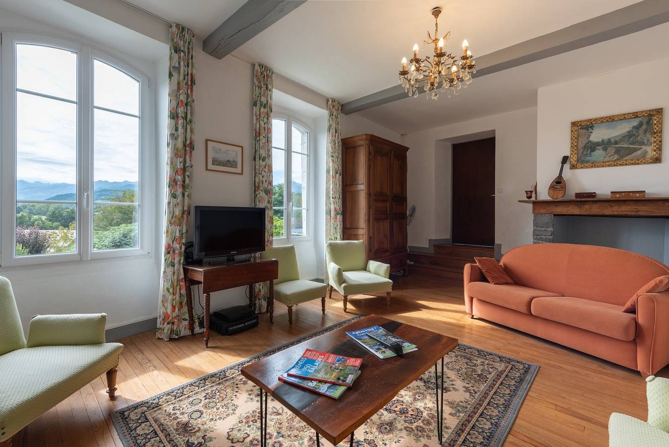 Chambre d’hôtes « Chambre Mathilde et sa suite » avec vue sur la montagne in Montgaillard (Hautes-Pyrénées), Hautes-Pyrénées