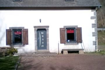Gîte pour 5 personnes, avec jardin à Saint-Sauves-d'Auvergne
