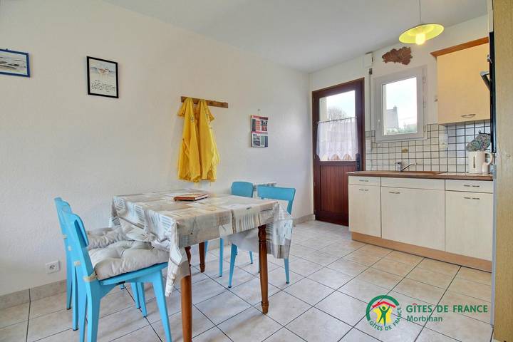 Gîte pour 4 personnes, avec terrasse et jardin dans Plage du Roaliguen - 3