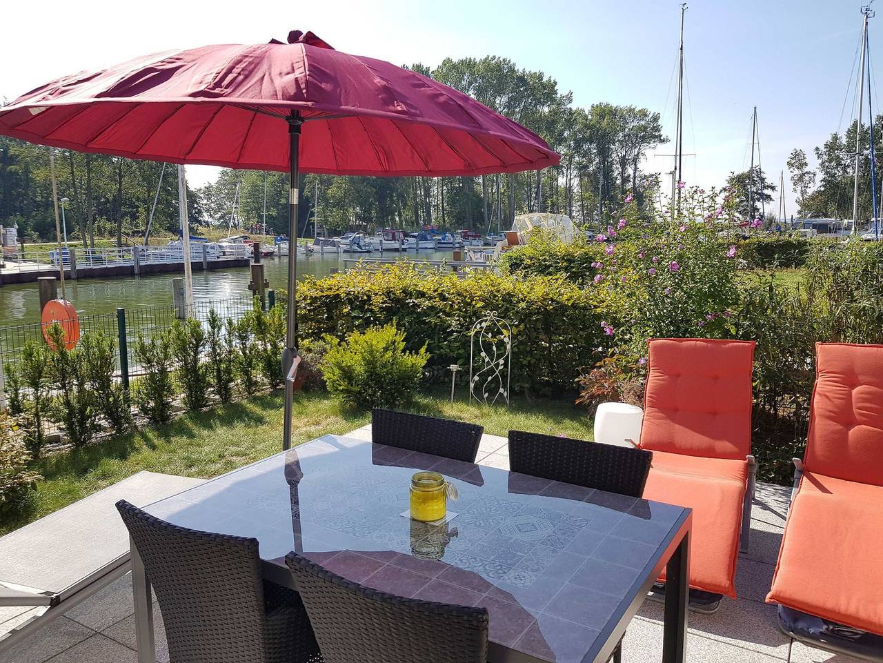 Ganze Ferienwohnung, Kapitänsresidenz - Haus direkt am Wasser - 2 Bäder - Wlan in Bernsteinbäder