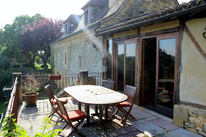 Location de vacances pour 8 personnes, avec terrasse ainsi que piscine et jardin à Saint-Cybranet - 3