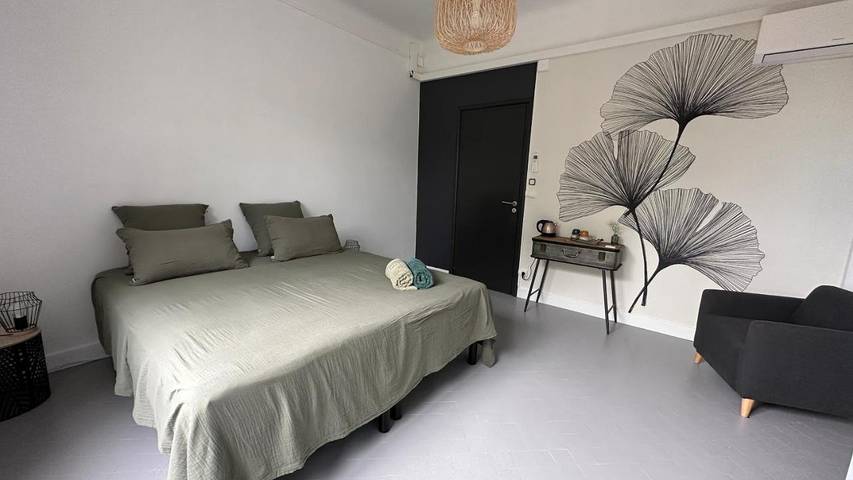 Gîte pour 2 personnes, avec Jacuzzi et Terrasse ainsi que Jardin et Piscine à Villeneuve-Minervois