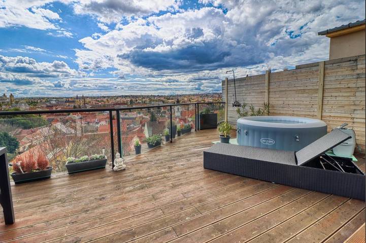 Apartament wakacyjny dla 4 osób, z Jacuzzi i Taras oraz Widok w Eger