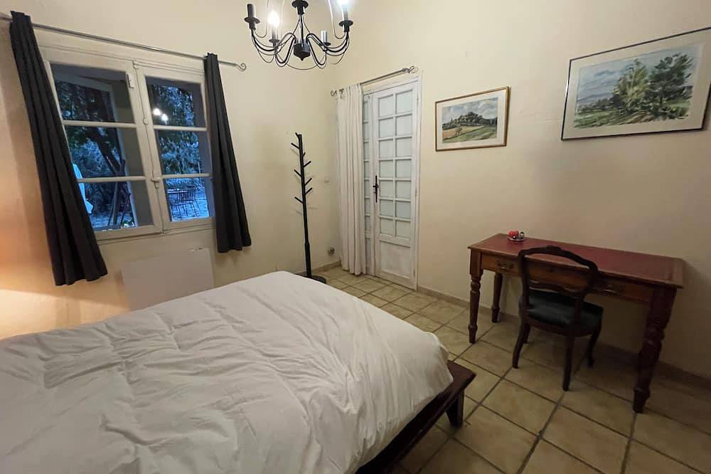 Chambre étape avec petit déjeuner dans un grand mas provençal in Caderousse, Vaucluse