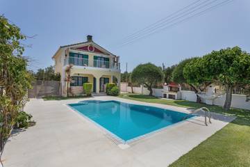 Villa for 6 Guests in Laganas, Zakynthos, Picture 1