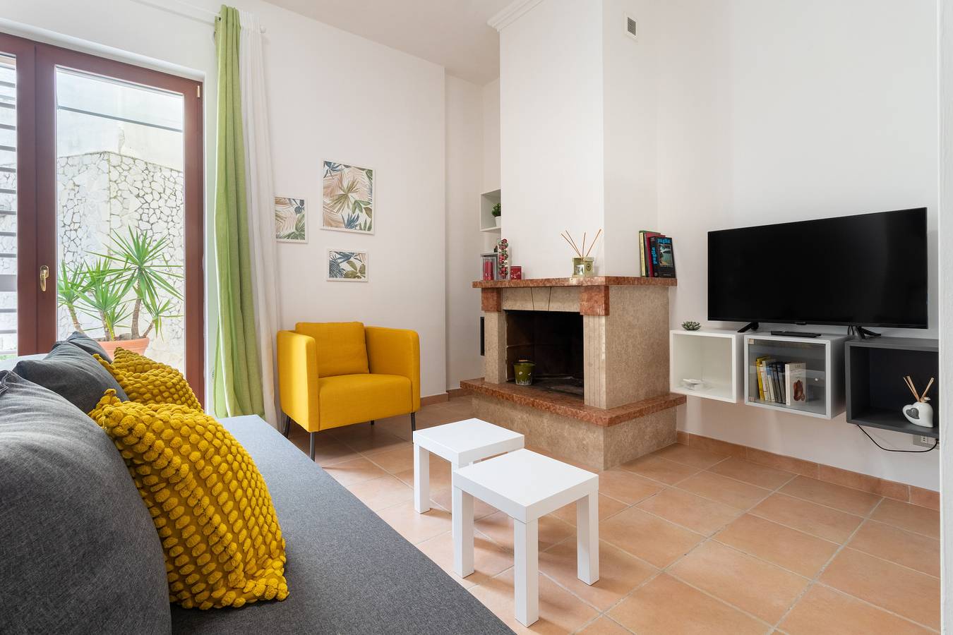 Casa vacanze 'Appartamento Fiordiloto' con terrazza privata, Wi-Fi e aria condizionata in Adelfia, Provincia di Bari