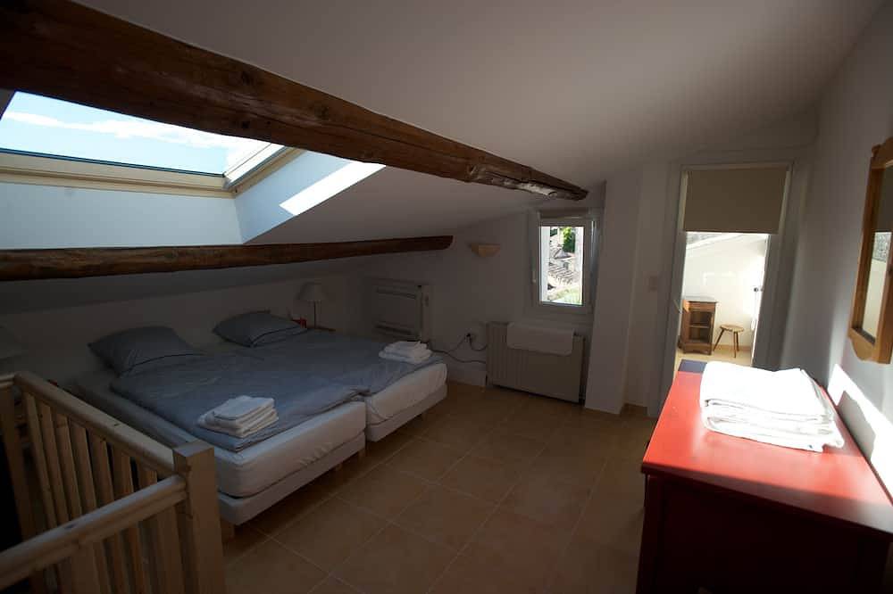 Landhaus mit 10 Zimmern und Swimmingpool im Herzen des Dorfes Uzès in Uzès, Nimes und Umgebung