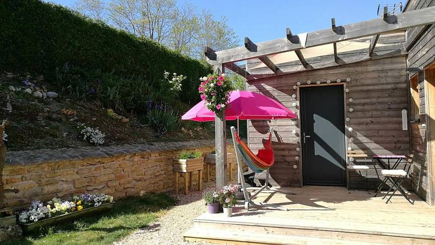 Chambre d’hôte pour 2 personnes, avec Jacuzzi ainsi que Terrasse et Jardin dans Épernay-sous-Gevrey