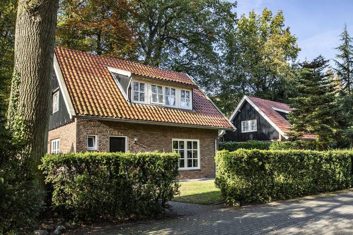 Ferienhaus für 16 Personen, mit Terrasse und Garten in Losser