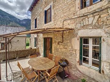 Gîte pour 6 personnes, avec terrasse dans Blajoux