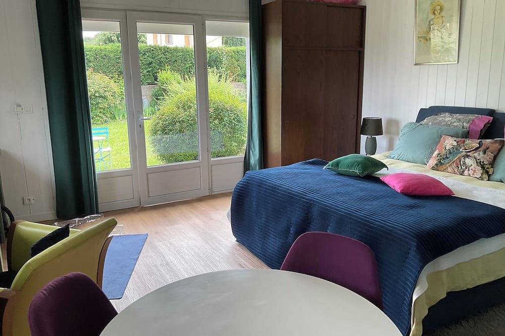 Appartement entier, Grand studio tout confort in Le Broc (Puy-de-Dôme), Région de Besse-et-Saint-Anastaise