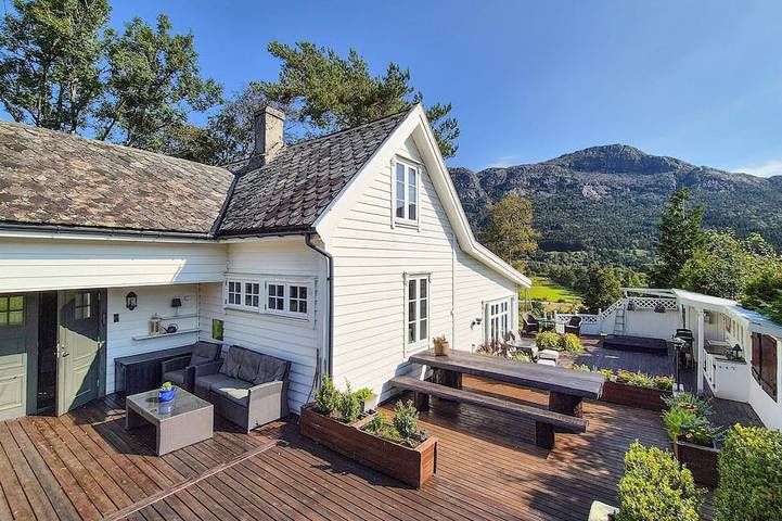 Ferienhaus für 9 Personen, mit Garten in Vindafjord