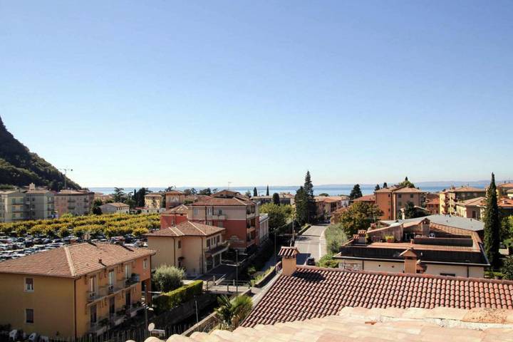 Ferienwohnung für 4 Personen, mit Terrasse und Pool in Garda - 2